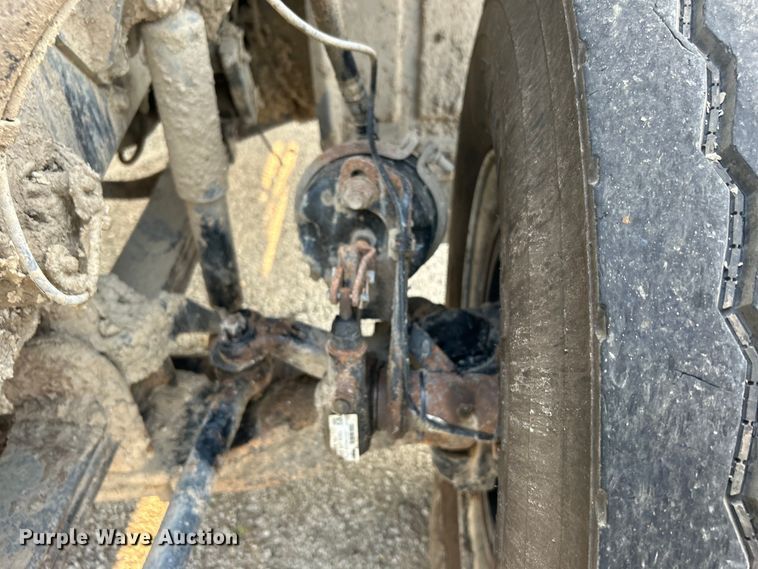 image for item EG0559 2015 Mack Granite GU533 roll-off container truck