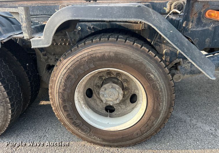 image for item EG0559 2015 Mack Granite GU533 roll-off container truck