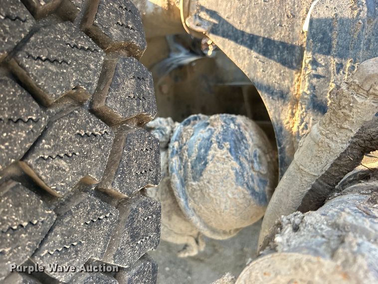 image for item EG0559 2015 Mack Granite GU533 roll-off container truck