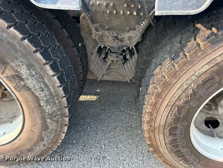 image for item EG0559 2015 Mack Granite GU533 roll-off container truck