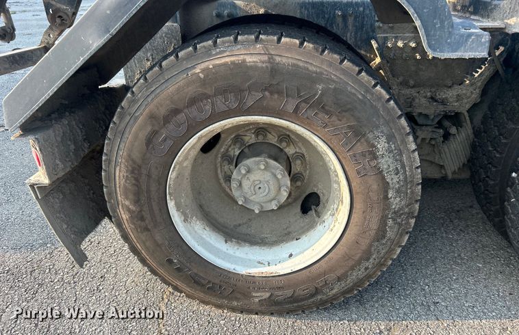 image for item EG0559 2015 Mack Granite GU533 roll-off container truck