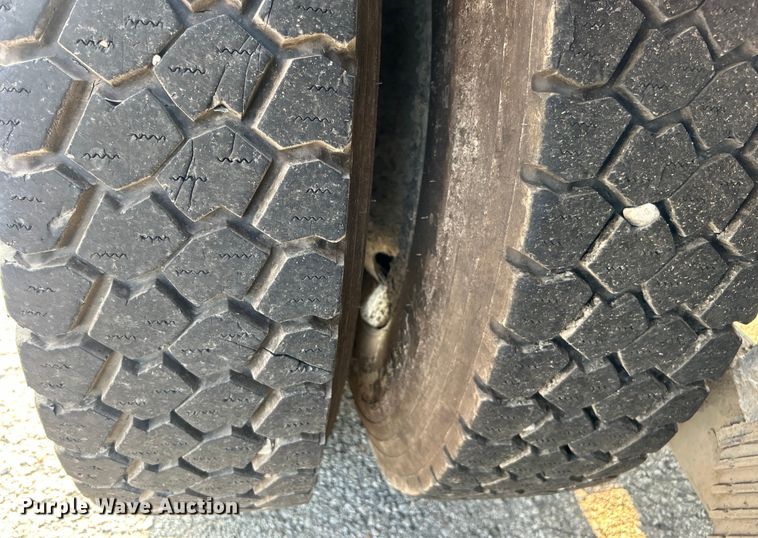 image for item EG0559 2015 Mack Granite GU533 roll-off container truck