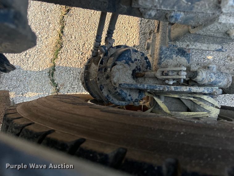 image for item EG0559 2015 Mack Granite GU533 roll-off container truck