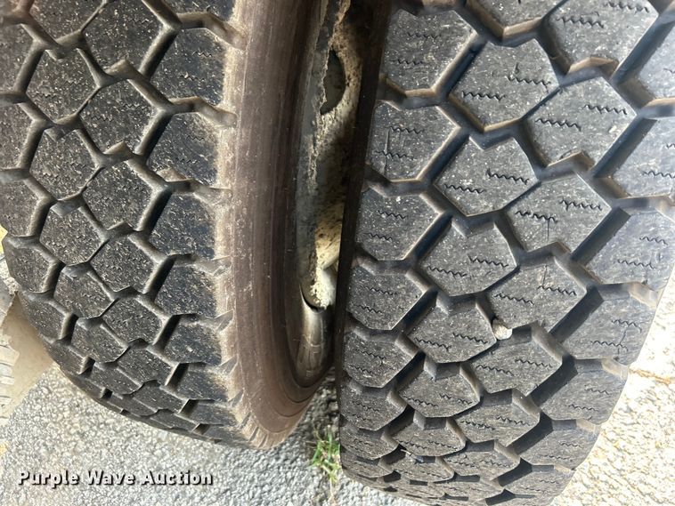 image for item EG0559 2015 Mack Granite GU533 roll-off container truck