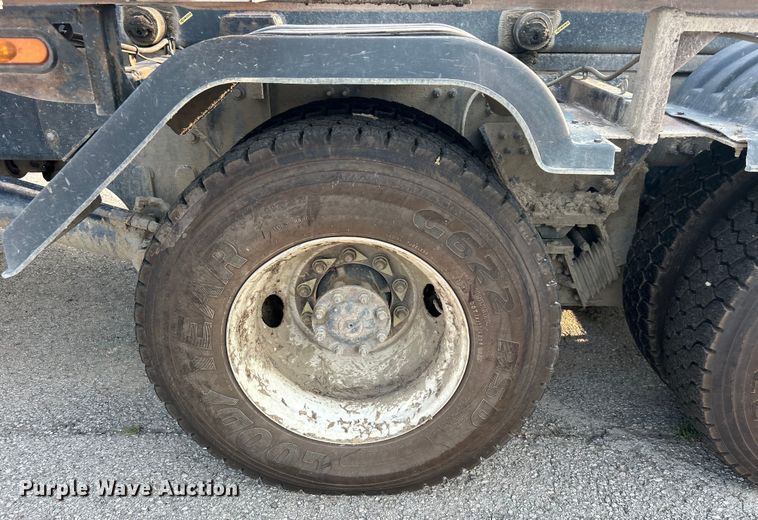 image for item EG0559 2015 Mack Granite GU533 roll-off container truck