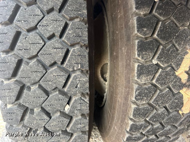 image for item EG0559 2015 Mack Granite GU533 roll-off container truck