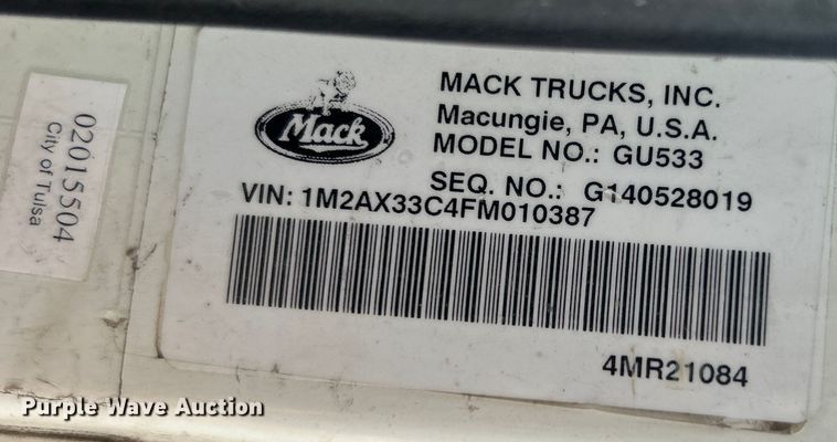 image for item EG0559 2015 Mack Granite GU533 roll-off container truck