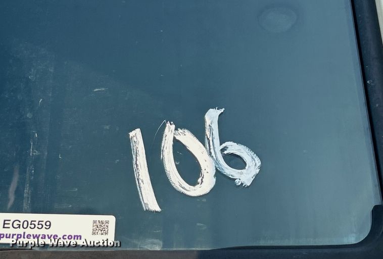 image for item EG0559 2015 Mack Granite GU533 roll-off container truck