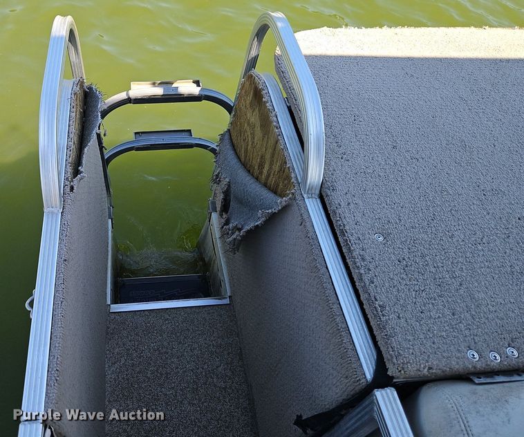 image for item EI3973 2016 Play Craft Clipper 2400 pontoon boat