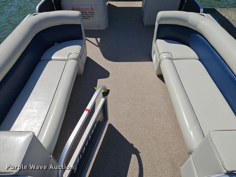 image for item EI3974 2016 Play Craft Clipper 2400 pontoon boat