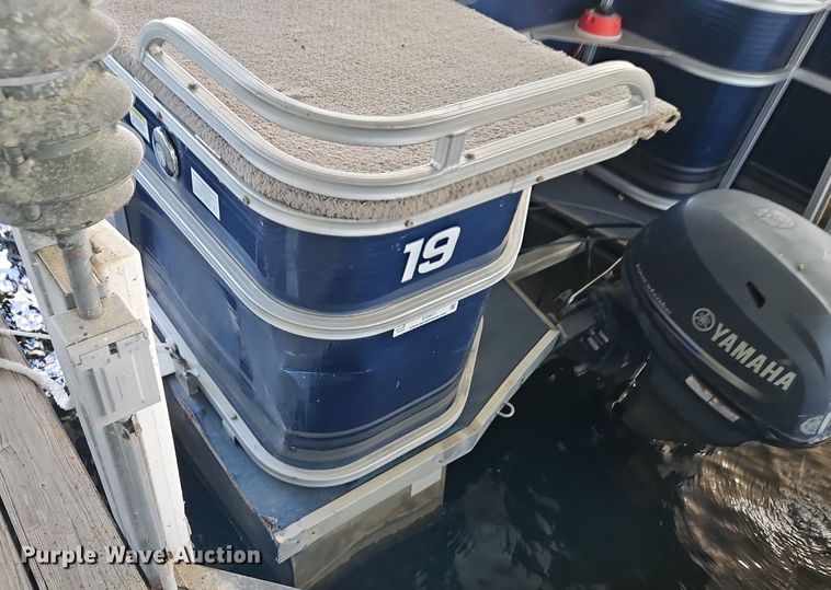 image for item EI3977 2012 Play Craft Clipper 2400 pontoon boat