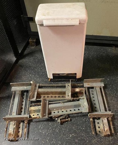 image for item EI3980 Boat lift