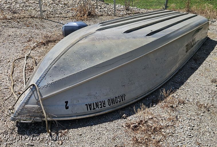 image for item EI3981 2004 Lowe  Sea Nymph 1667T boat