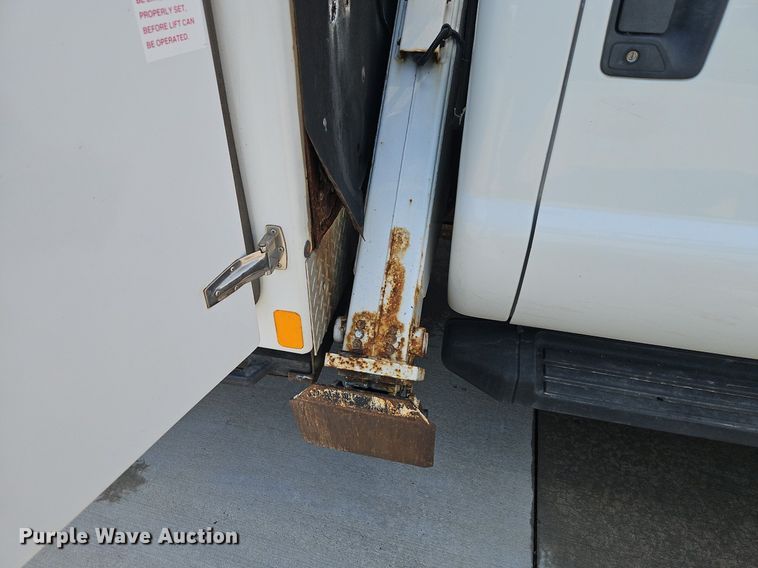 image for item EI8173 2008 Ford  F550 Super Duty XL bucket truck