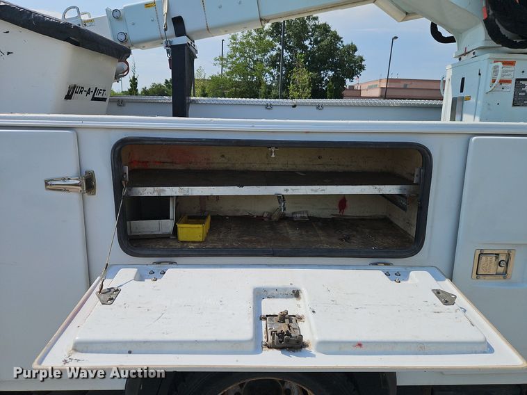 image for item EI8173 2008 Ford  F550 Super Duty XL bucket truck