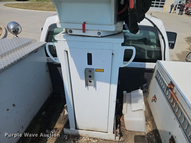 image for item EI8173 2008 Ford  F550 Super Duty XL bucket truck