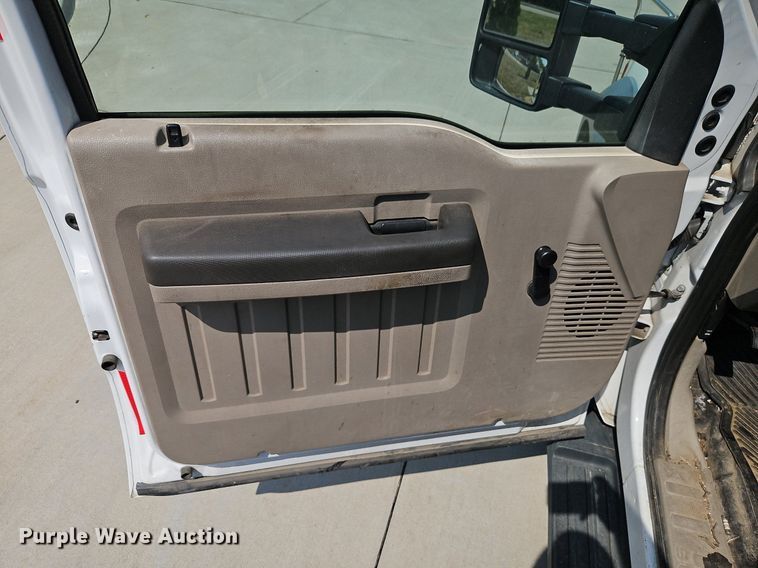 image for item EI8173 2008 Ford  F550 Super Duty XL bucket truck