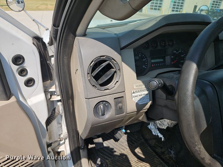image for item EI8173 2008 Ford  F550 Super Duty XL bucket truck