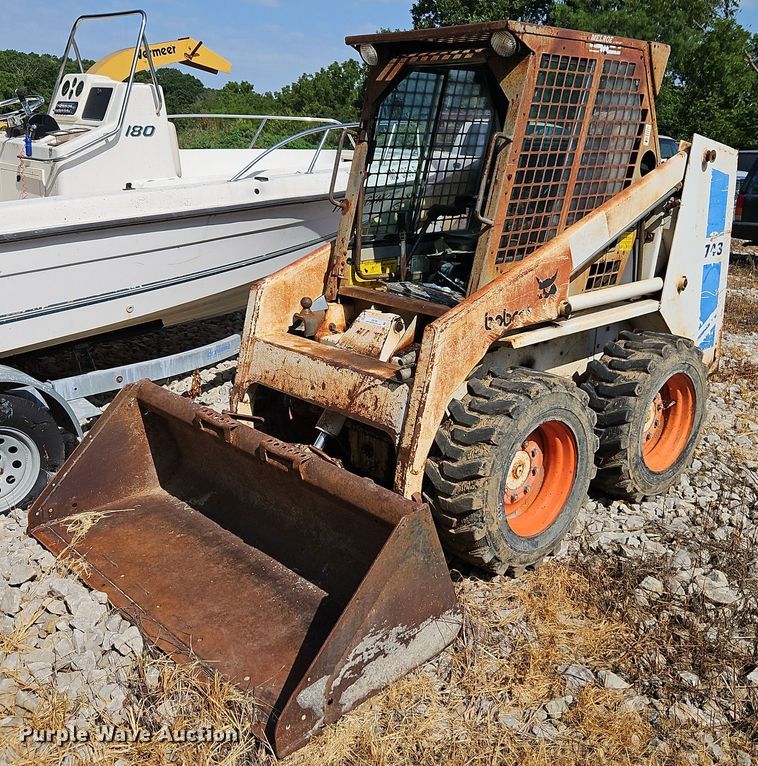image for item EI8186 1987 Bobcat 743 skid steer loader