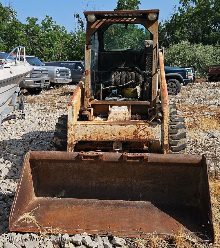 image for item EI8186 1987 Bobcat 743 skid steer loader