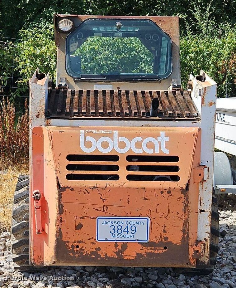 image for item EI8186 1987 Bobcat 743 skid steer loader