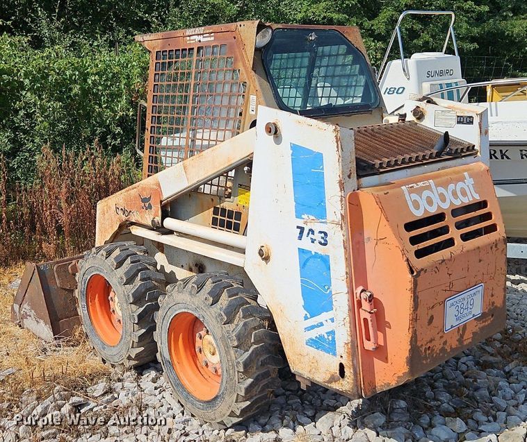 image for item EI8186 1987 Bobcat 743 skid steer loader