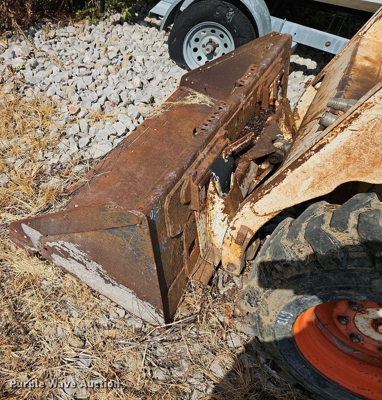 image for item EI8186 1987 Bobcat 743 skid steer loader