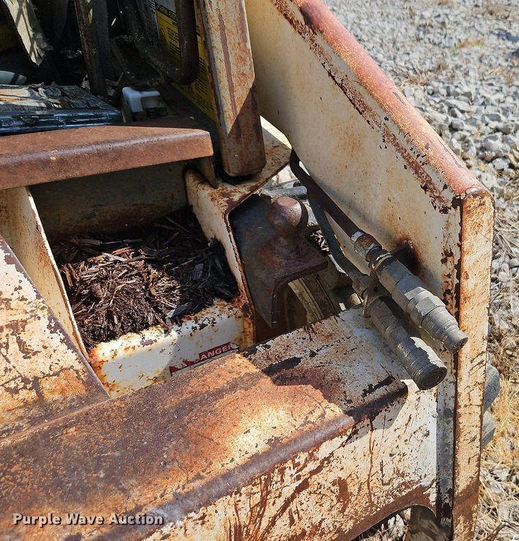 image for item EI8186 1987 Bobcat 743 skid steer loader