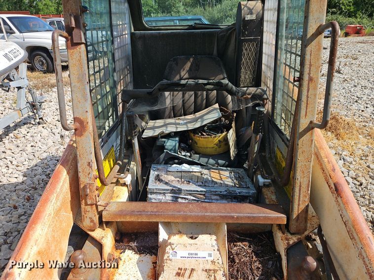 image for item EI8186 1987 Bobcat 743 skid steer loader