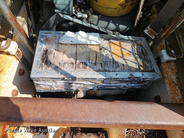 image for item EI8186 1987 Bobcat 743 skid steer loader