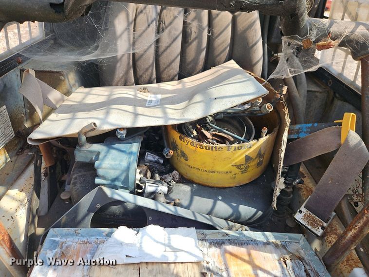 image for item EI8186 1987 Bobcat 743 skid steer loader