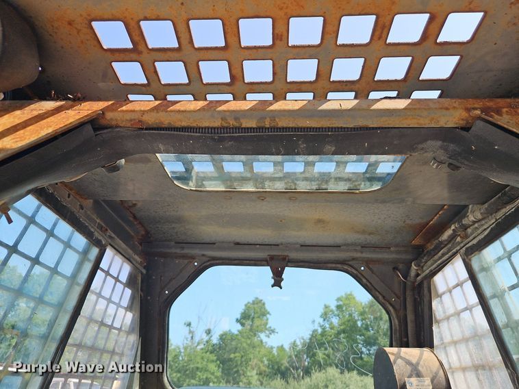 image for item EI8186 1987 Bobcat 743 skid steer loader