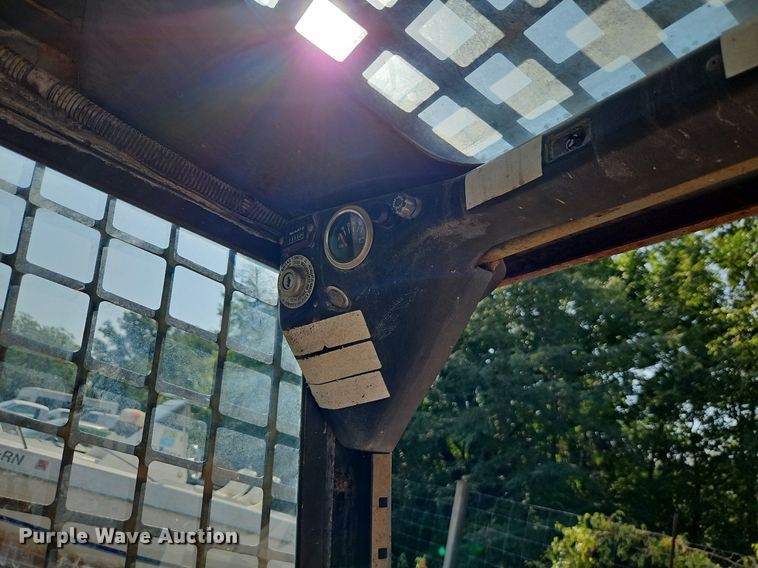 image for item EI8186 1987 Bobcat 743 skid steer loader