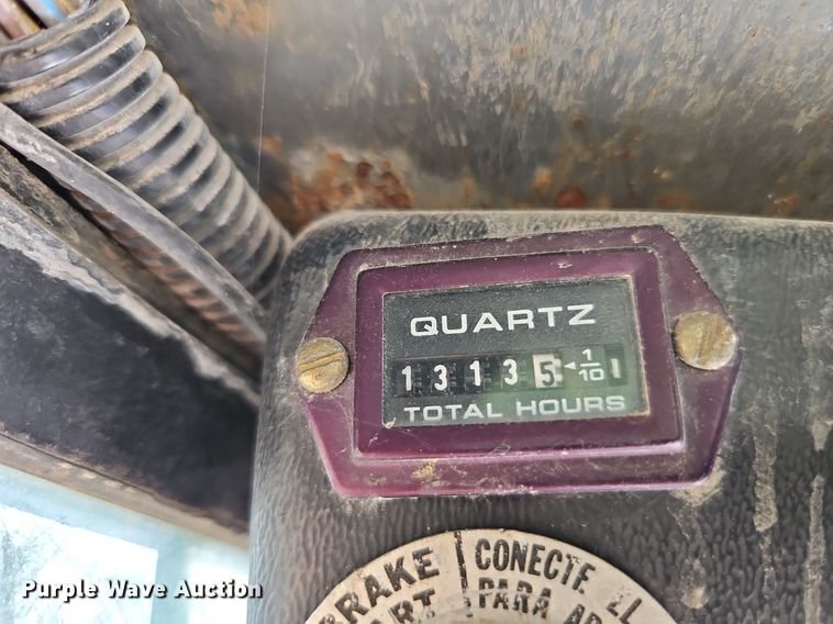 image for item EI8186 1987 Bobcat 743 skid steer loader