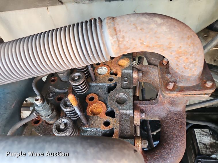 image for item EI8186 1987 Bobcat 743 skid steer loader