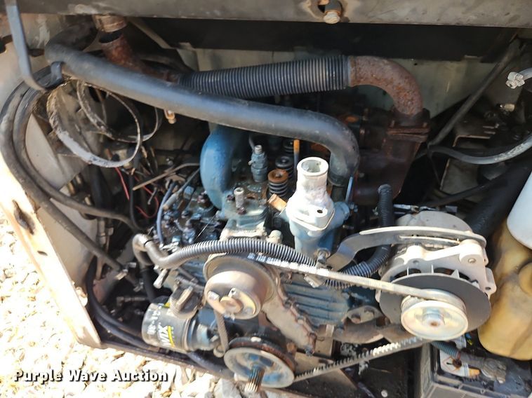 image for item EI8186 1987 Bobcat 743 skid steer loader