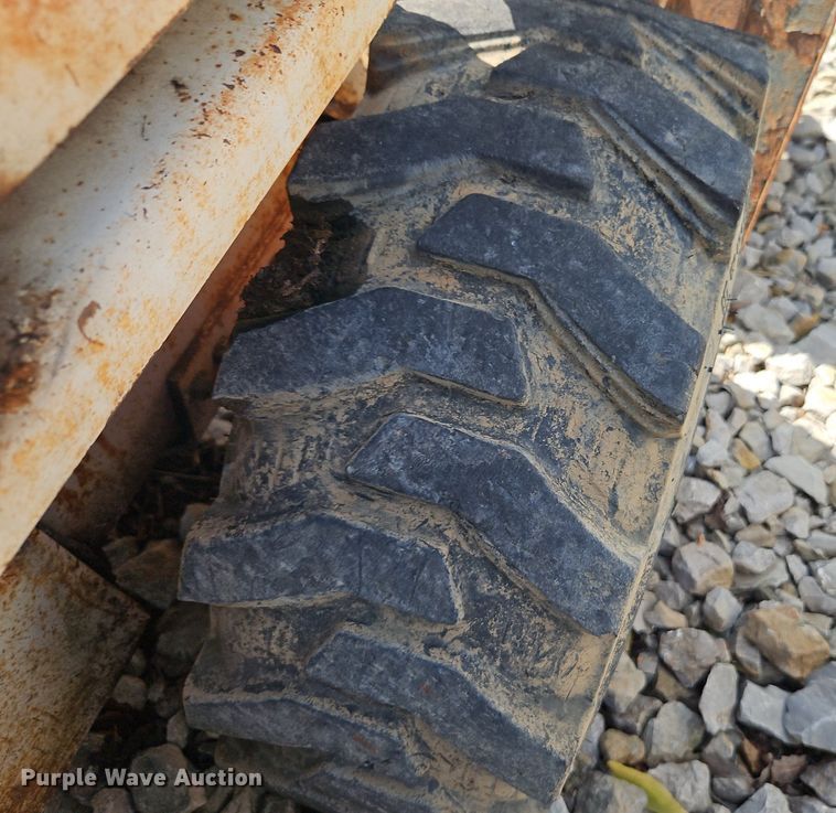 image for item EI8186 1987 Bobcat 743 skid steer loader