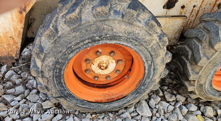 image for item EI8186 1987 Bobcat 743 skid steer loader