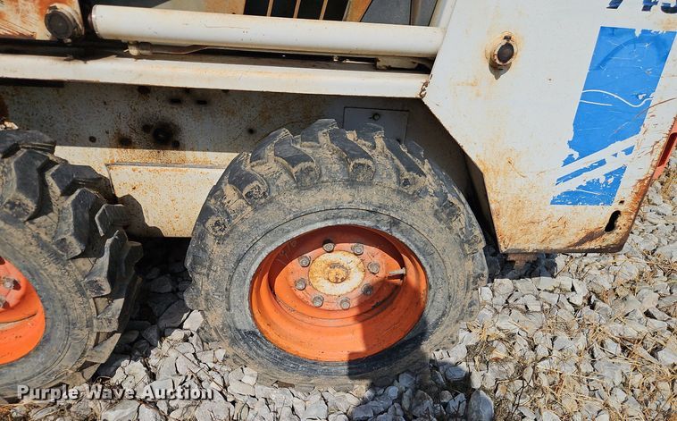 image for item EI8186 1987 Bobcat 743 skid steer loader