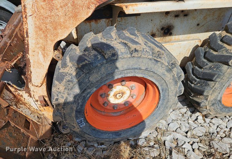 image for item EI8186 1987 Bobcat 743 skid steer loader