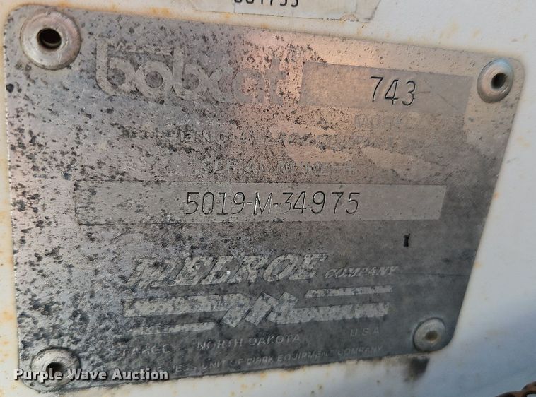 image for item EI8186 1987 Bobcat 743 skid steer loader