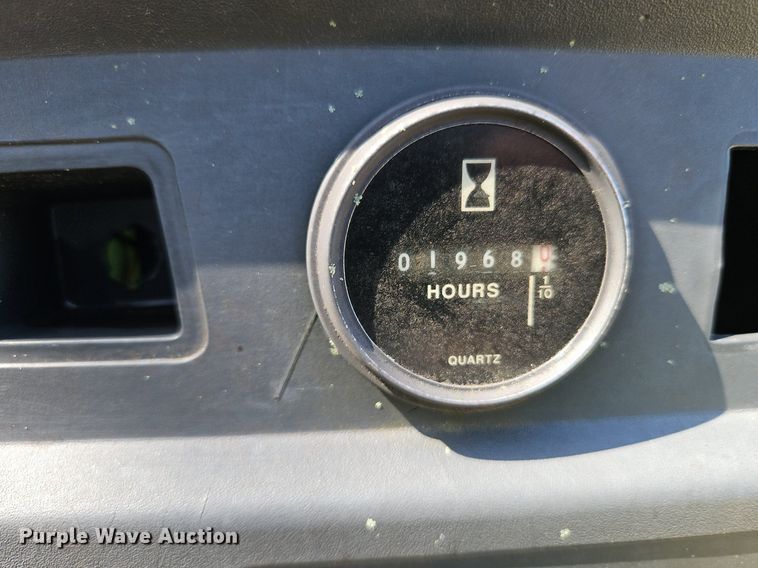 image for item EI8187 1996 John Deere Gator 4x2 utility vehicle