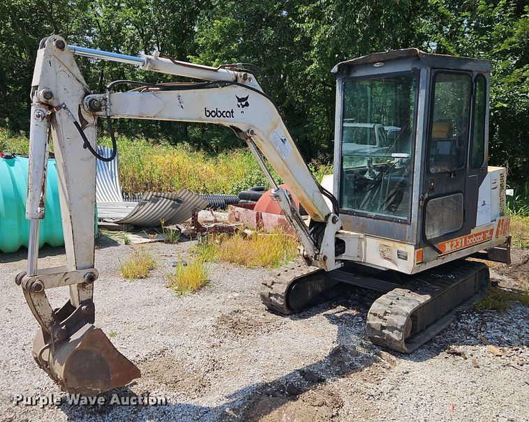 image for item EI8192 1993 Bobcat X231 mini excavator