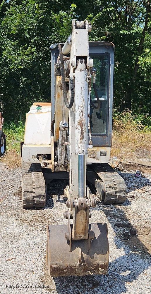 image for item EI8192 1993 Bobcat X231 mini excavator