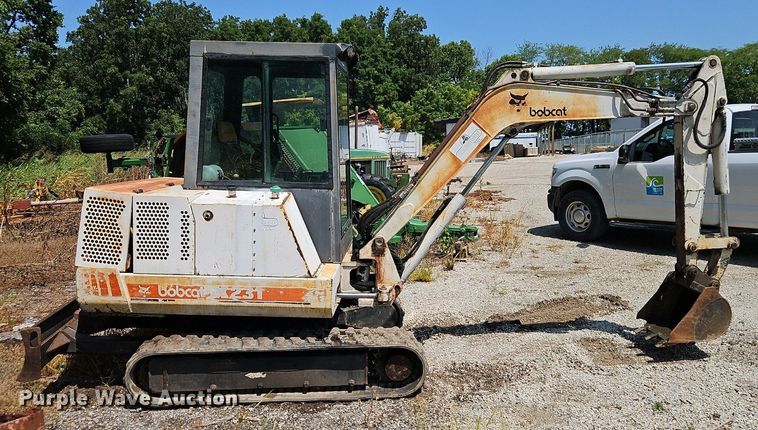 image for item EI8192 1993 Bobcat X231 mini excavator