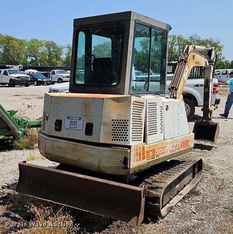 image for item EI8192 1993 Bobcat X231 mini excavator