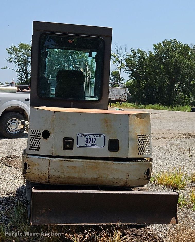 image for item EI8192 1993 Bobcat X231 mini excavator