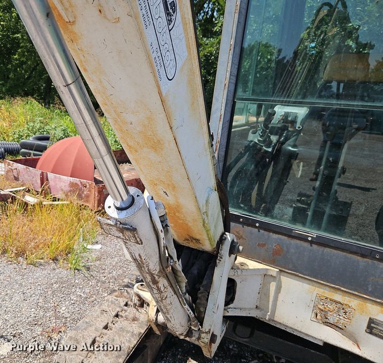 image for item EI8192 1993 Bobcat X231 mini excavator