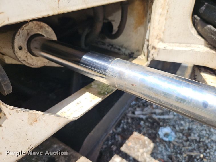 image for item EI8192 1993 Bobcat X231 mini excavator