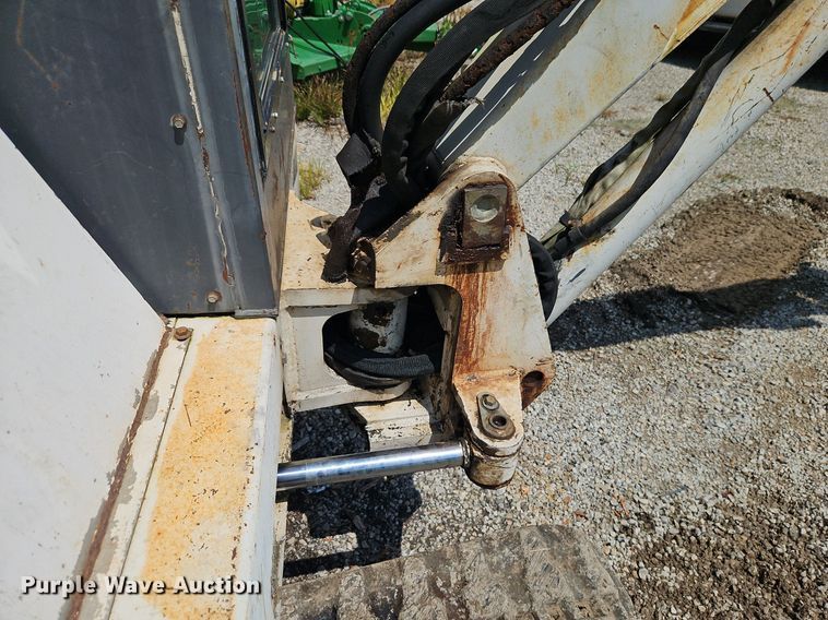 image for item EI8192 1993 Bobcat X231 mini excavator